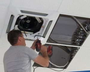 Установка кассетного кондиционера